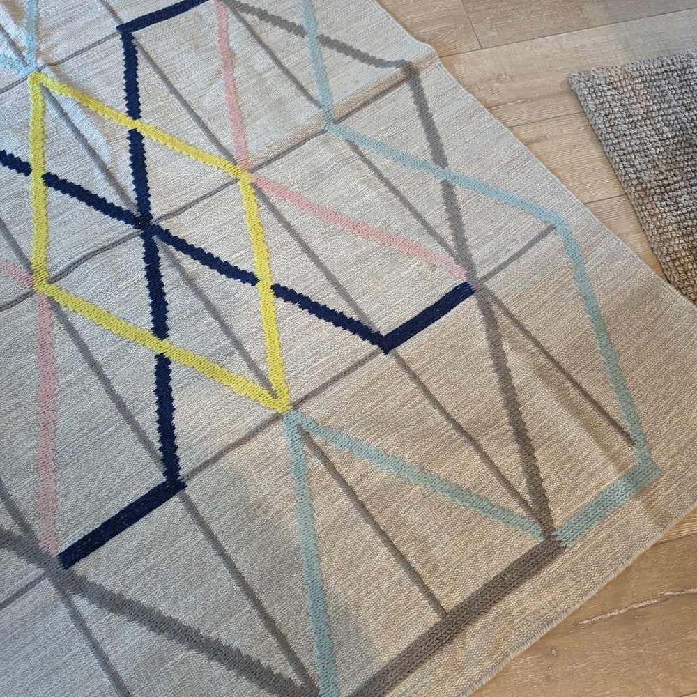 Geometric Patterned Rug with Multicolor Design - Picture 2 of 4